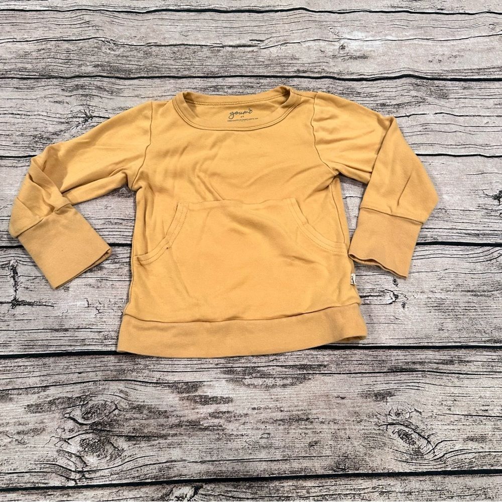 Goumi Bamboo Mustard Colored Crewneck Kangaroo Pocket Long Sleeved Tee 4t